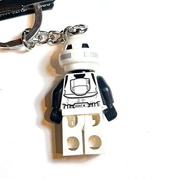 New LEGO 854246 Star Wars Scout Trooper Minifigure Keychain NWT in Hand - Picture 4 of 9